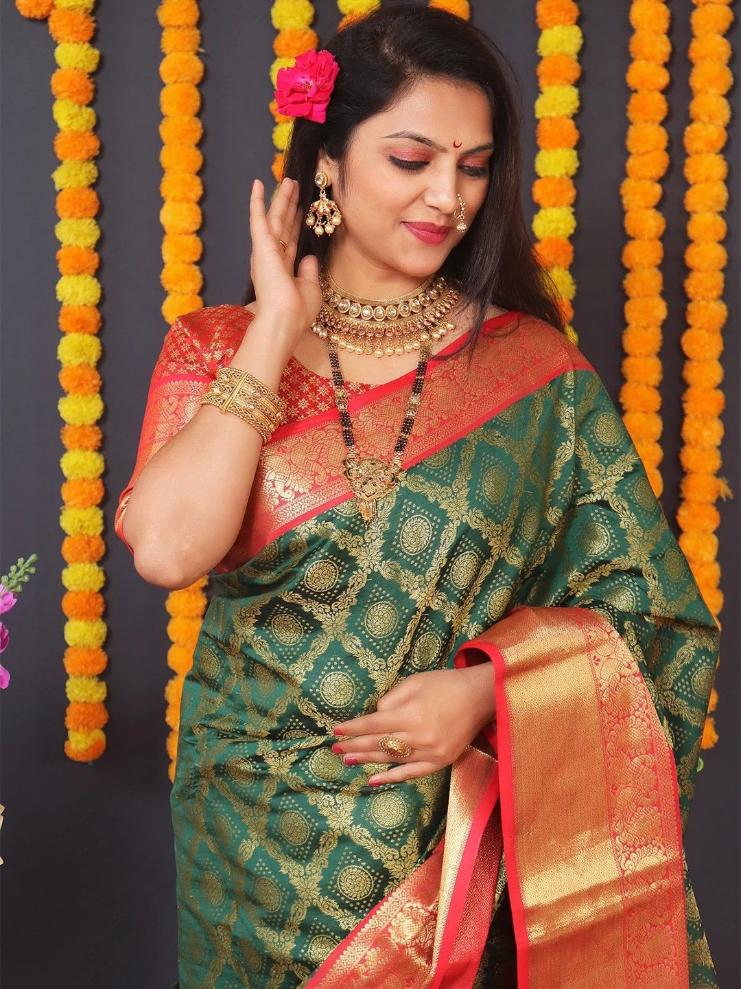 

DIVASTRI Floral Zari Kanjeevaram Saree, Green