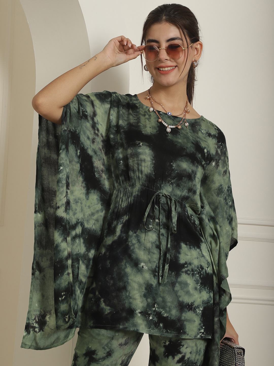 

JAINISH Abstract Printed Round Neck Tunic And Trousers, Olive