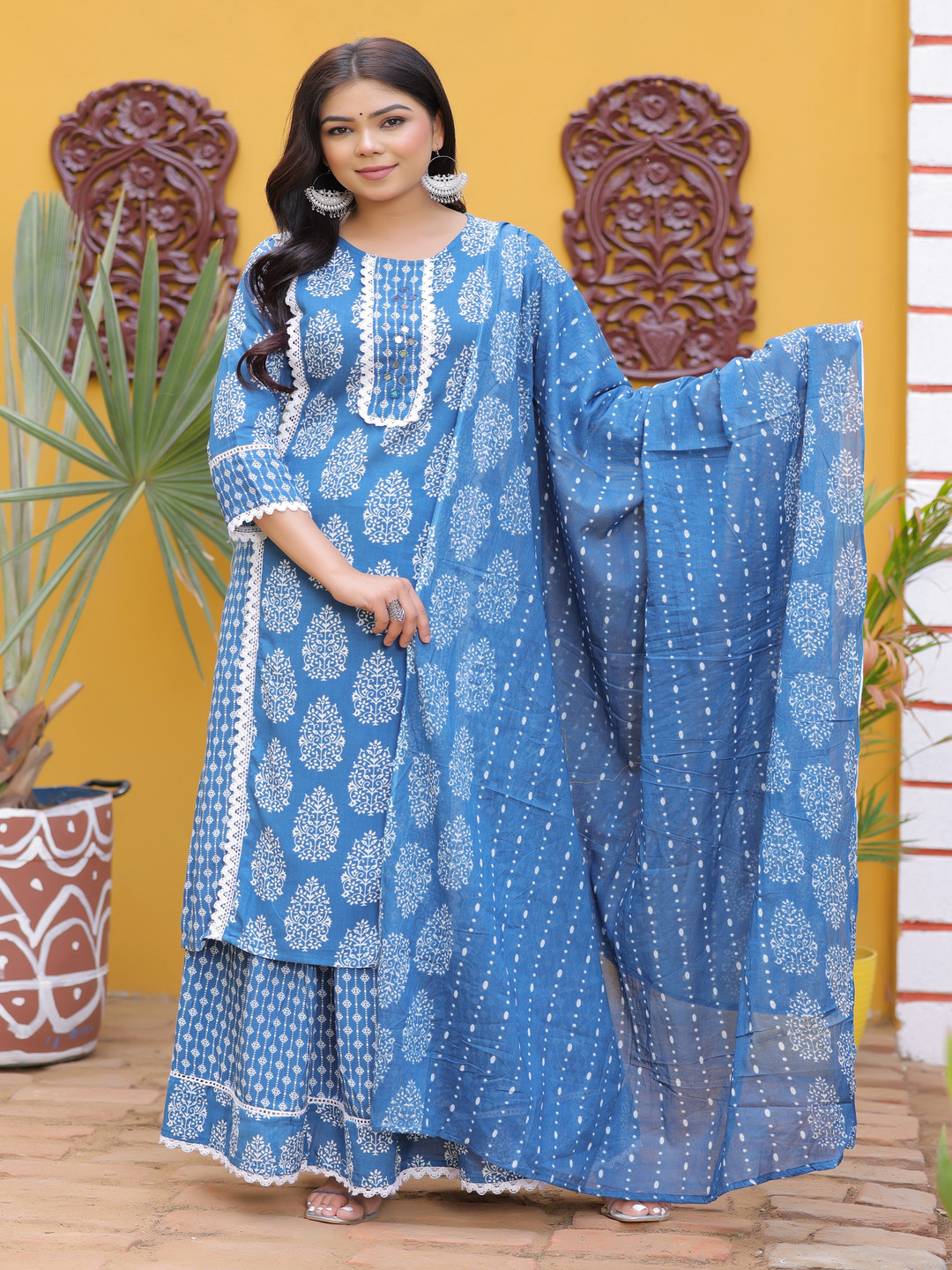 

GEKHA Floral Printed Mirror Work Straight Kurta With Skirt And Dupatta, Blue