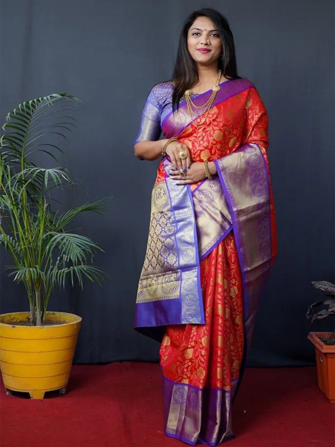 

DIVASTRI Woven Design Kanjeevaram Saree, Red