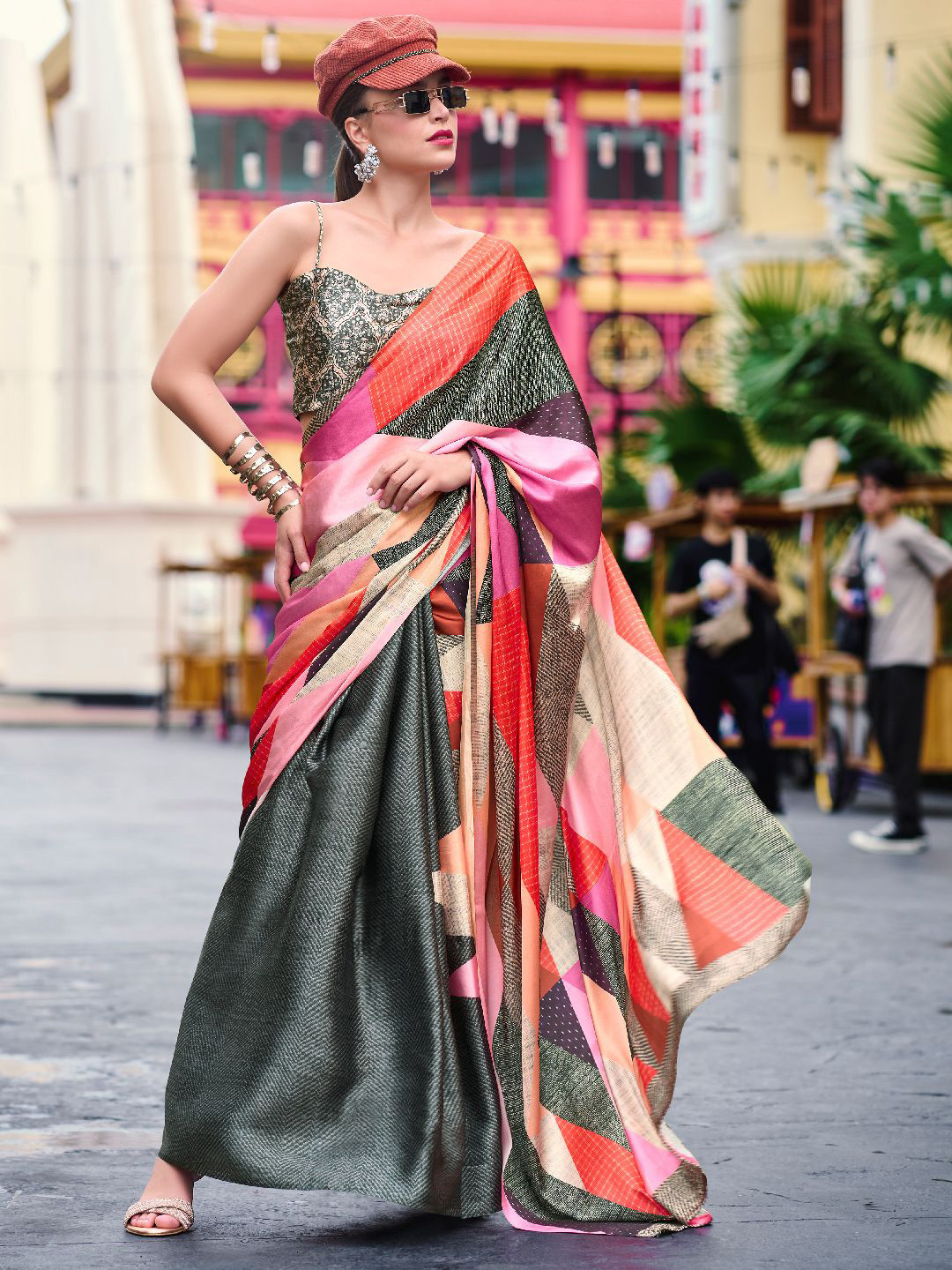 

LeeliPeeri Designer Colourblocked Satin Saree, Grey