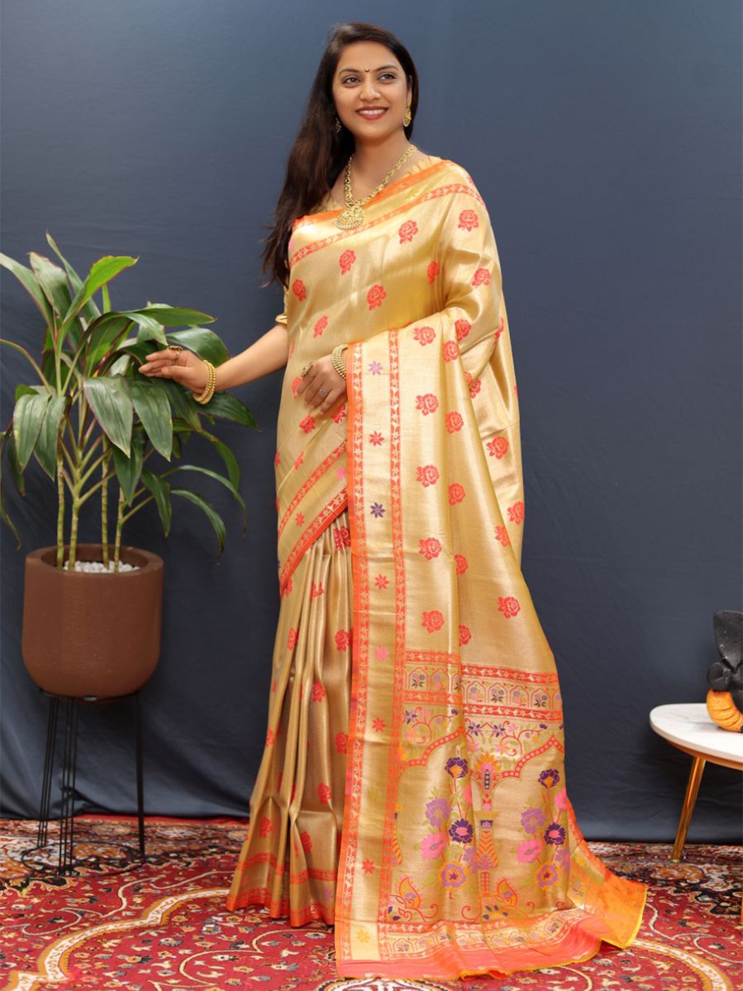 

amirat Woven Design Zari Pure Silk Banarasi Saree, Gold