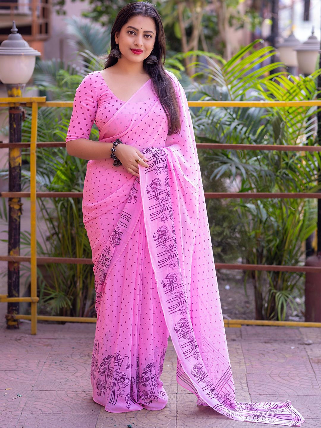 

Panzora Polka Dot Printed Saree With Blouse Piece, Pink