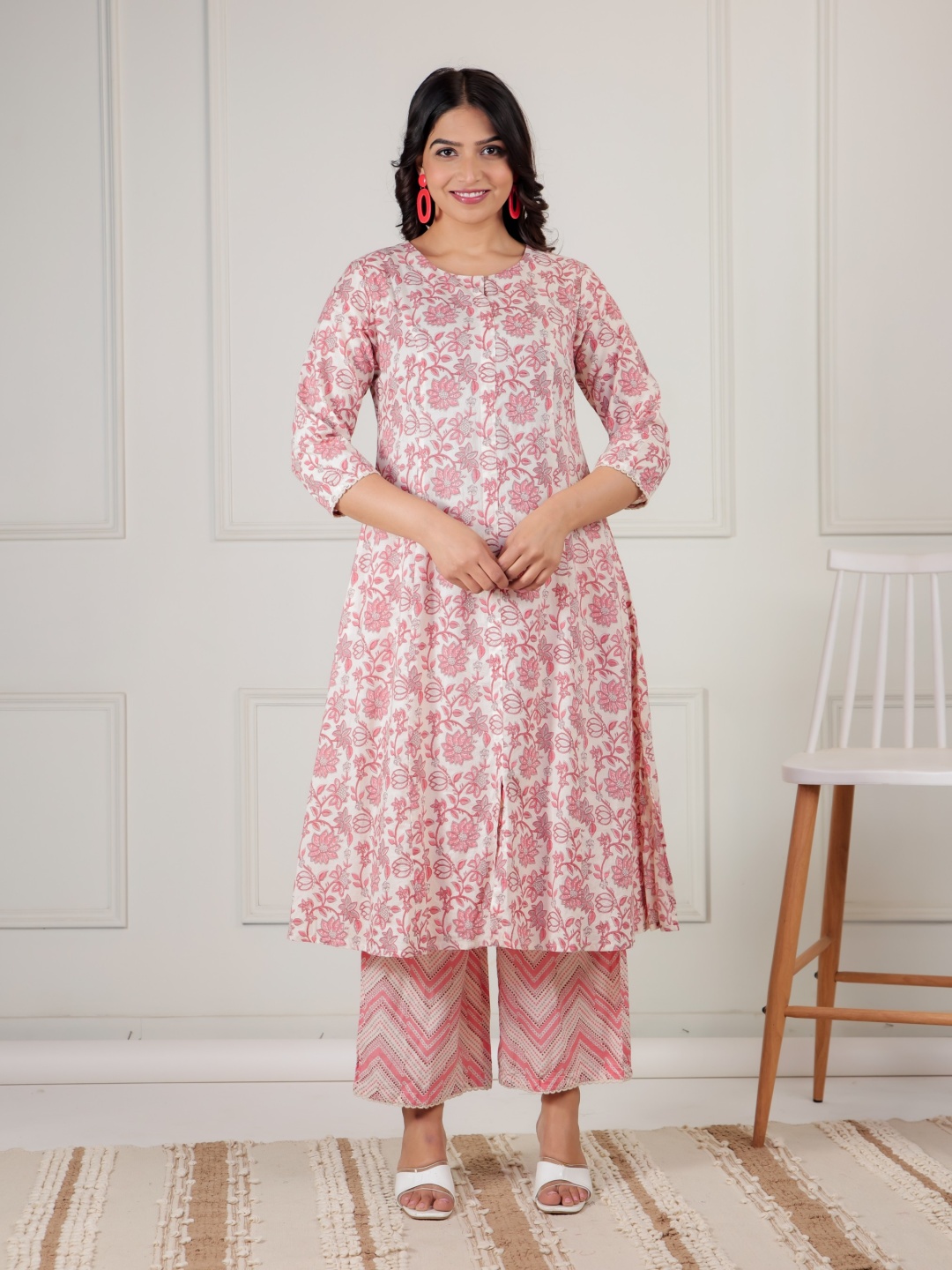 

Aramya Floral Printed Notch Neck Pure Cotton A-Line Kurta With Palazzos, White