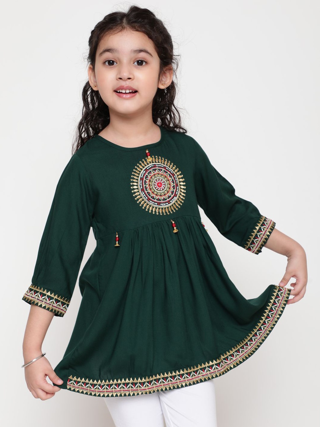 

Ishti Girls Embroidered Top, Green