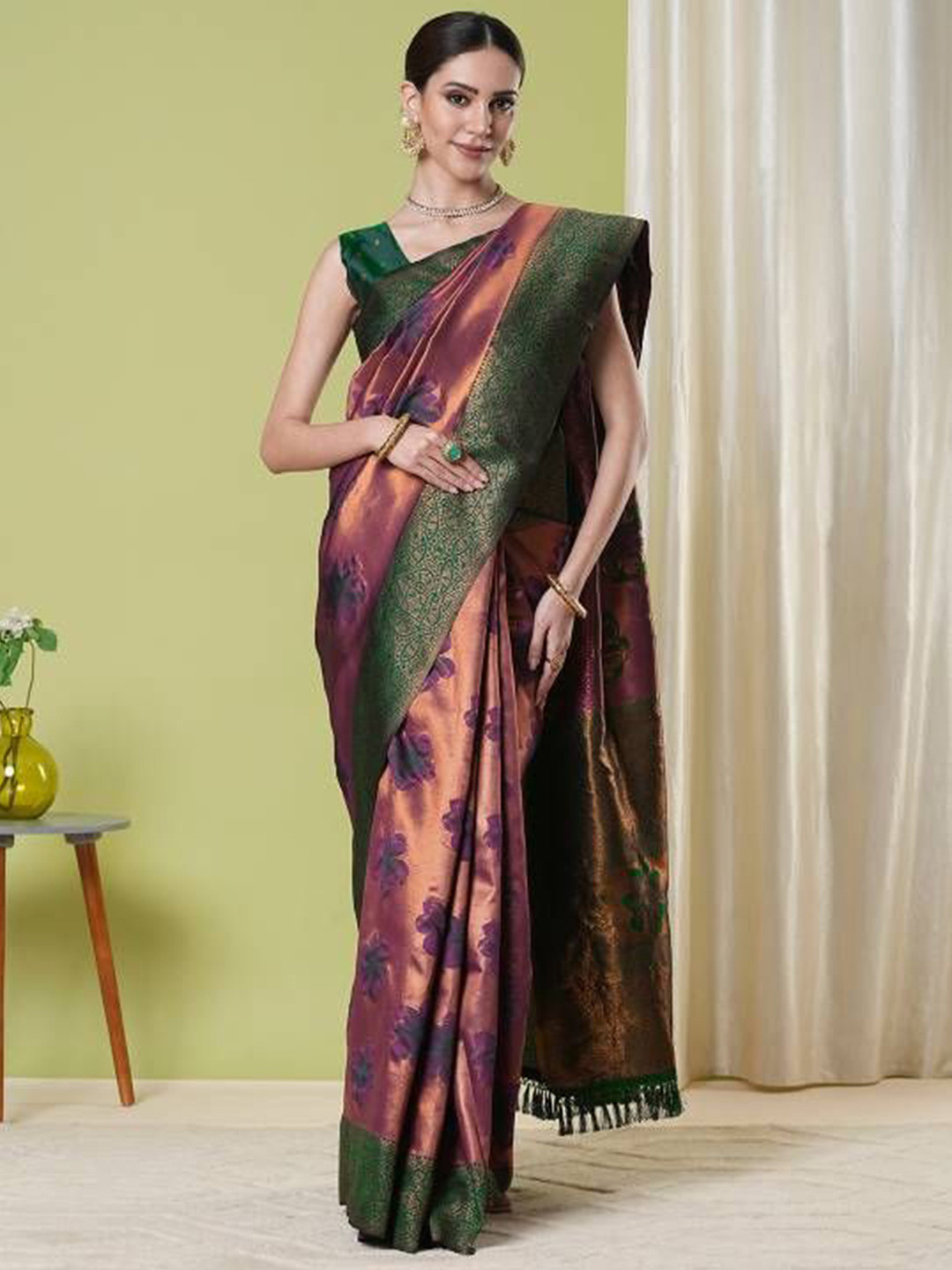 

HI FI NX Woven Design Zari Banarasi Saree, Purple