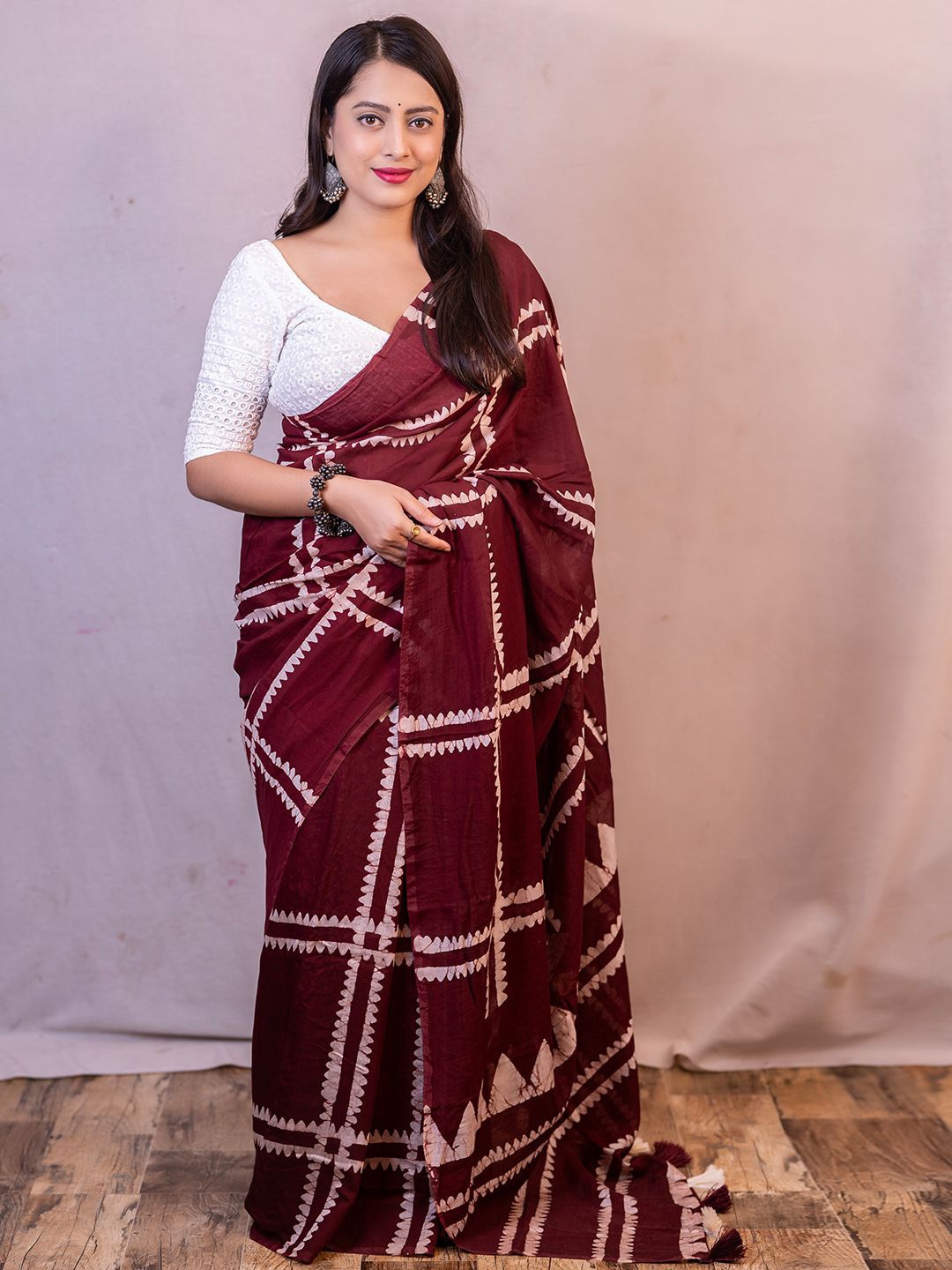 

Mitera Batik Printed Saree with Blouse Piece, Maroon