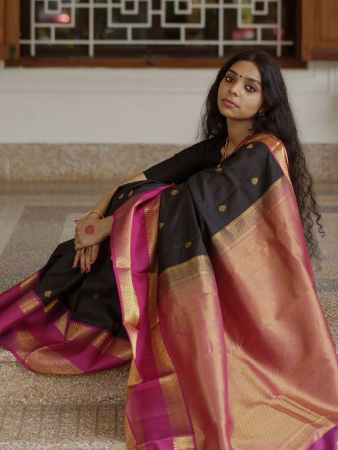 

bansari textiles Woven Design Zari Kanjeevaram Saree, Black
