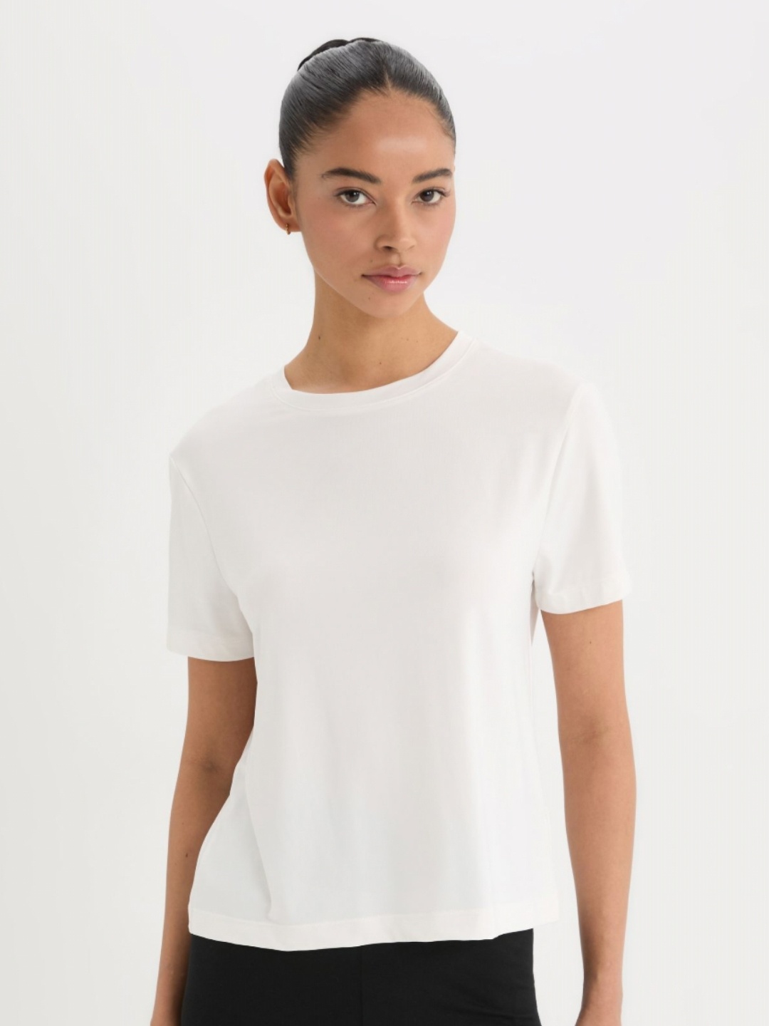 

DeFacto Women Solid Round Neck T-shirt, Off white