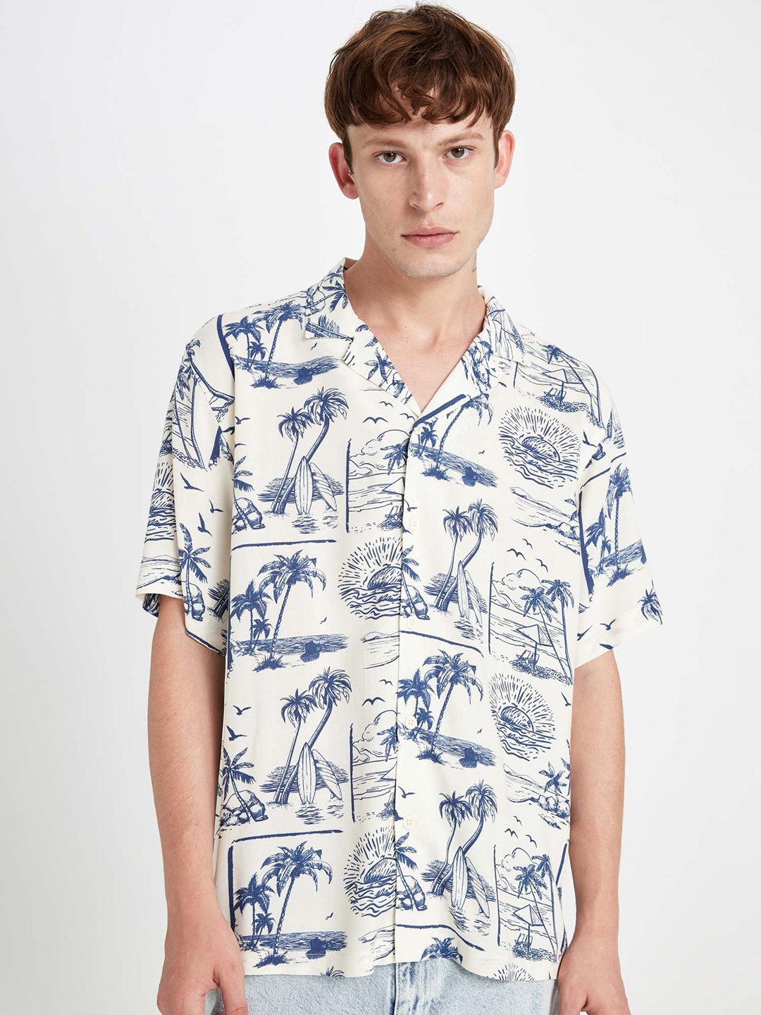 

DeFacto Men Spread Collar Conversational Printed Casual Shirt, White