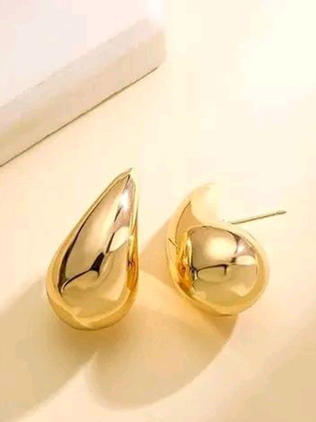 

TANLOOMS Teardrop Shaped Studs Earrings, Gold