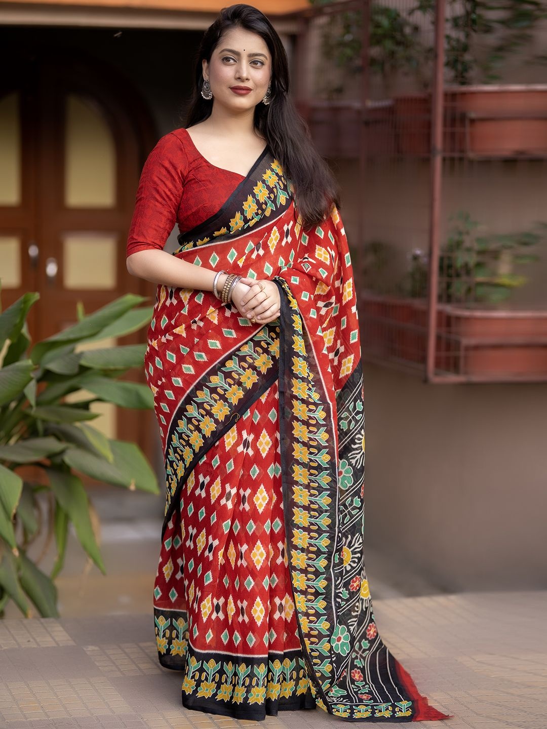 

LeeliPeeri Designer Printed Ikat Saree With Unstitched Blouse Piece, Red