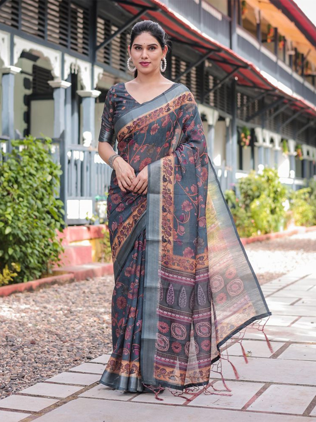 

ALMAARI FASHION Floral Pure Linen Designer Banarasi Saree, Grey