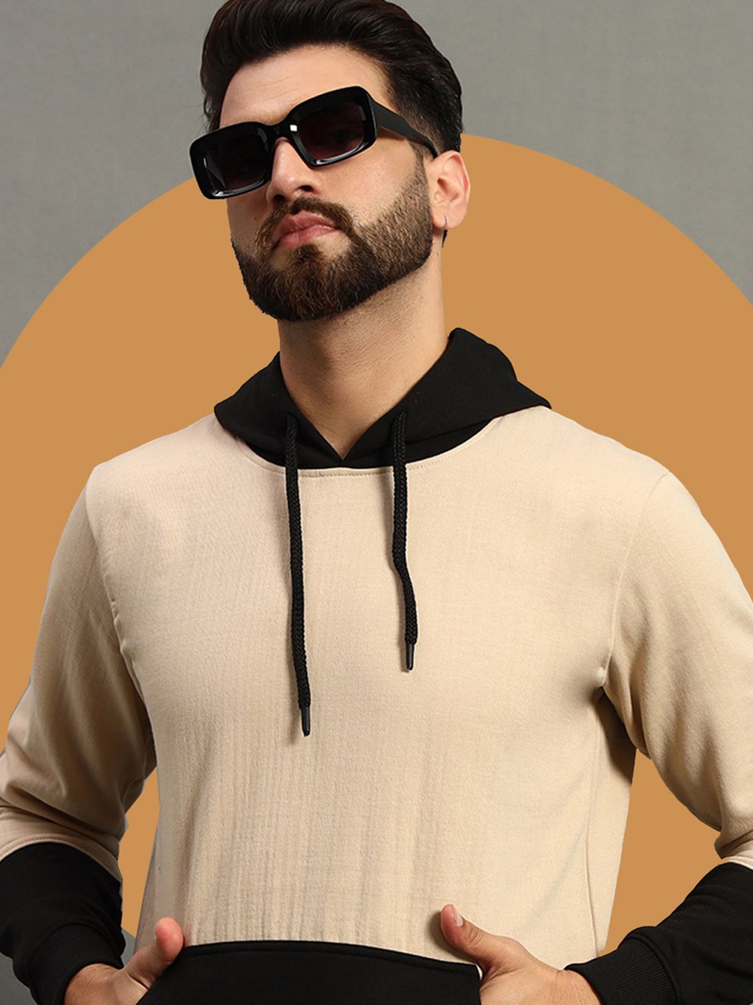 

HUSHBUCKS Men Colourblocked Hooded Sweatshirt, Beige