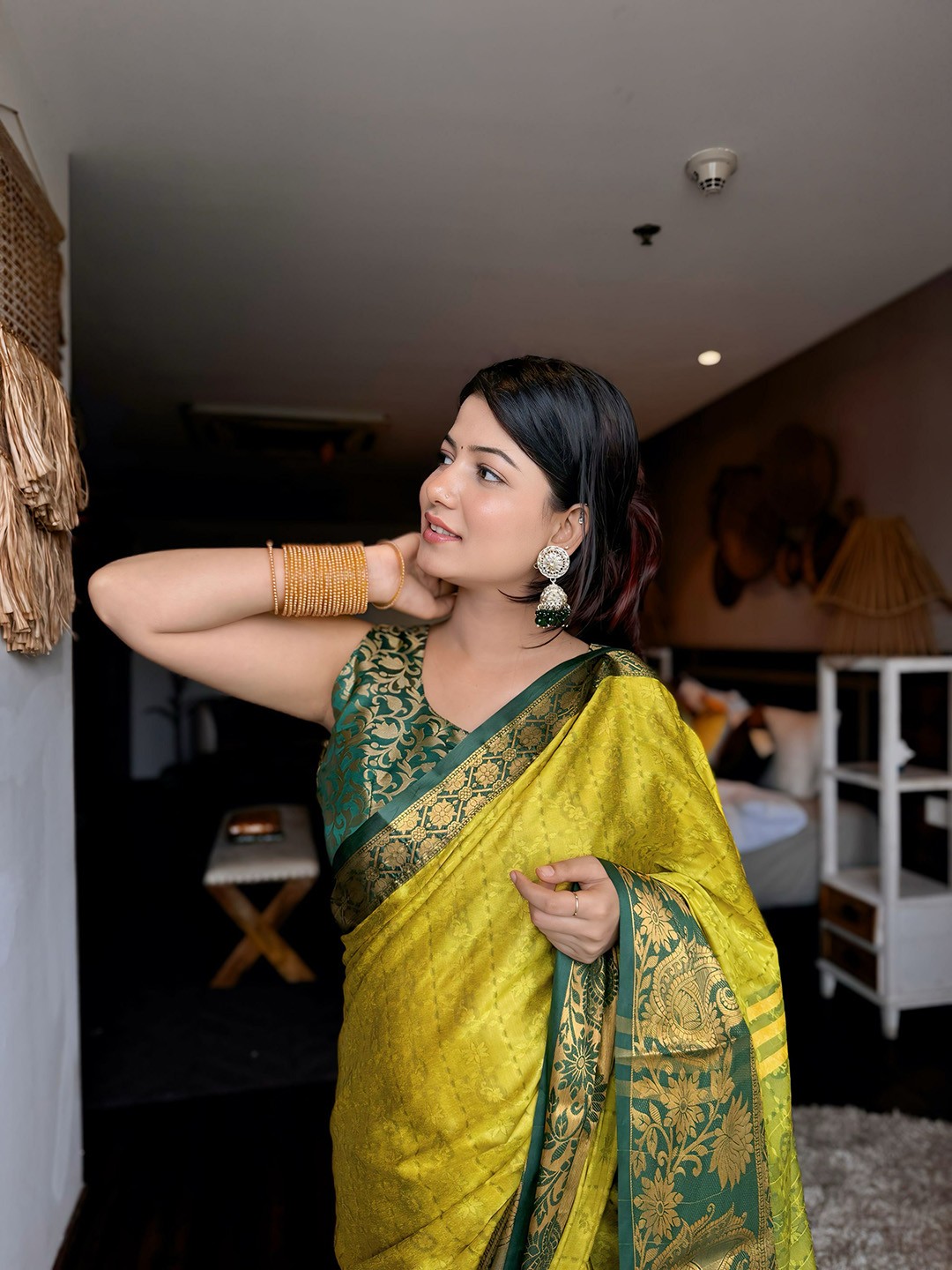 

DIVASTRI Woven Design Zari Mysore Silk Saree, Yellow