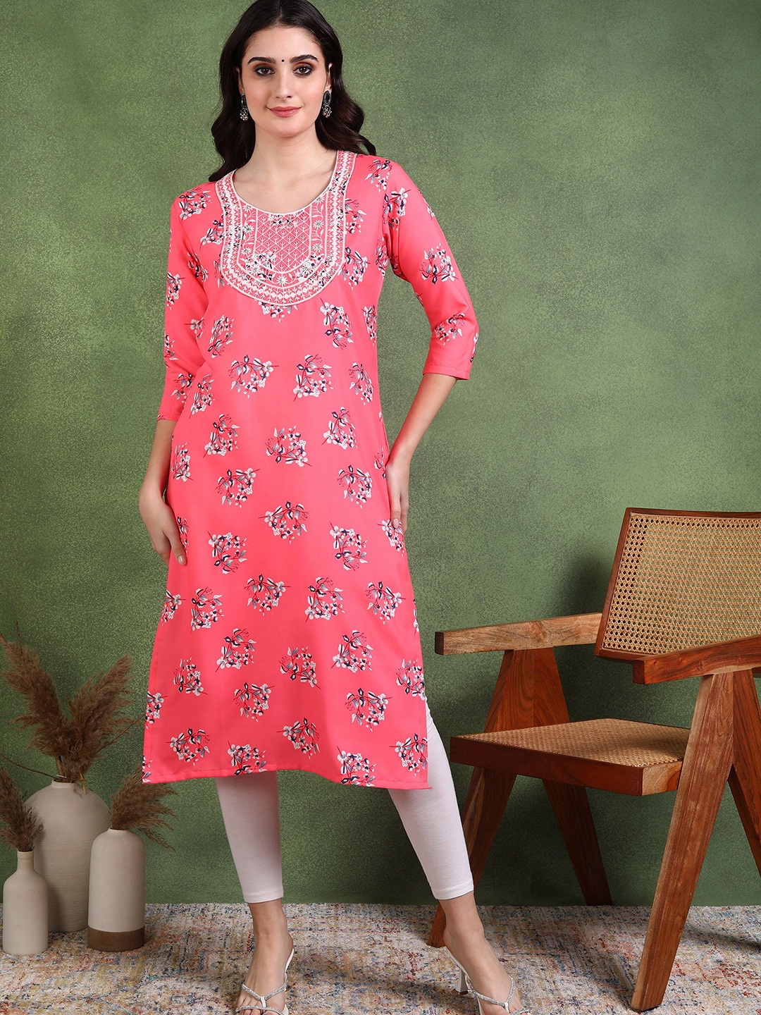 

DSK STUDIO Women Floral Printed Thread Work Kurta, Pink