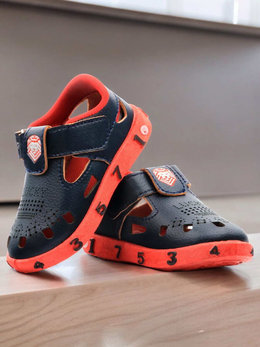 

LEVOT Unisex Kids Sneakers, Navy blue
