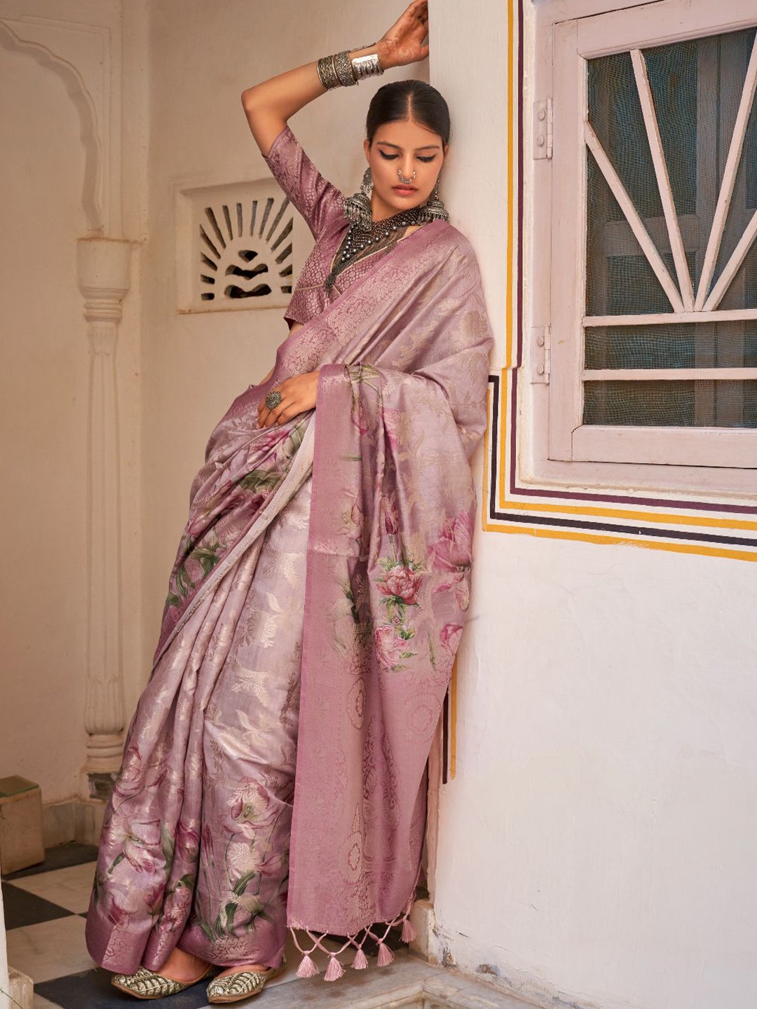 

LeeliPeeri Designer Floral Printed Woven Design Saree, Rose