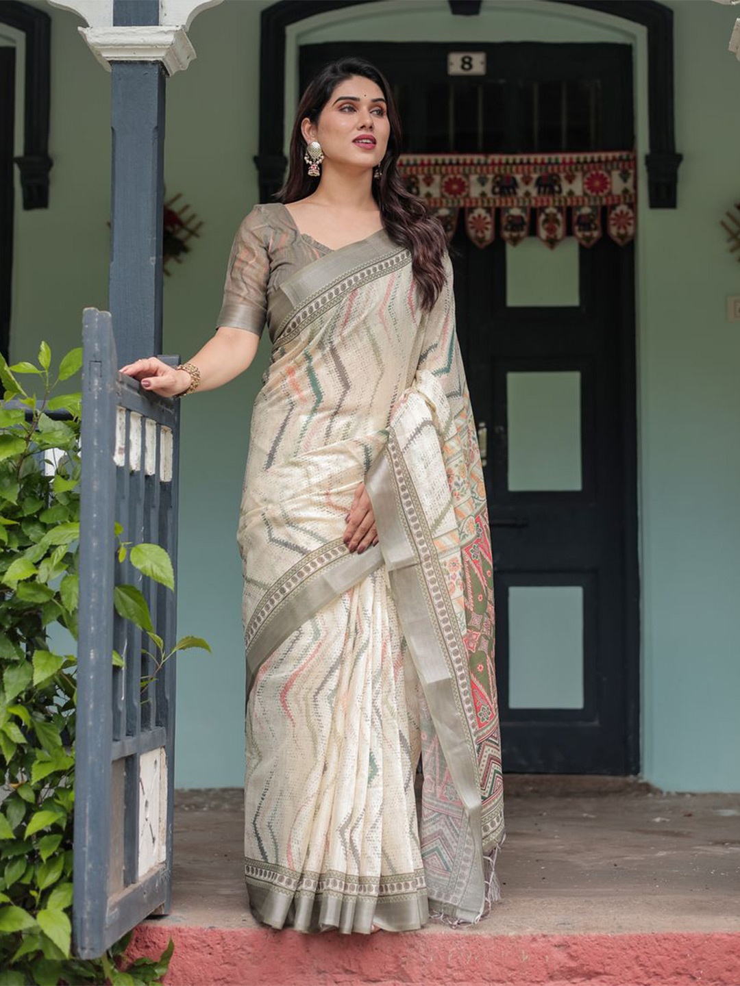 

ALMAARI FASHION Floral Pure Linen Banarasi Saree, Green