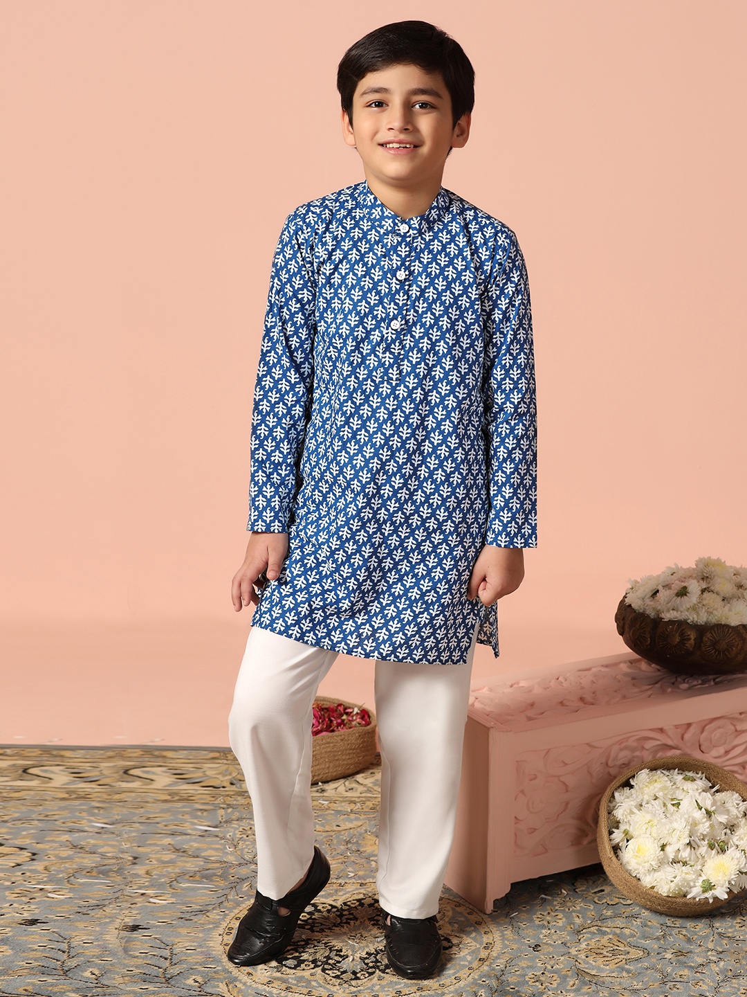 

Sangria Boys Blue Floral Printed Band Collar Long Sleeves Straight Kurta With Trousers