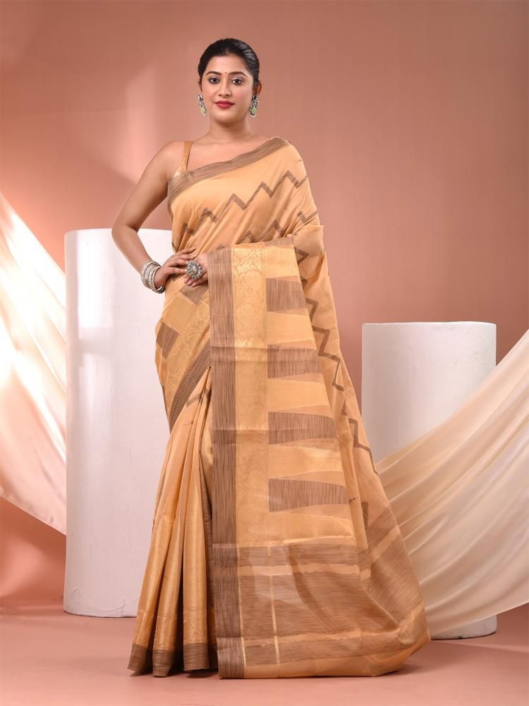 

VIBHAVARI Women Woven Design Saree, Beige