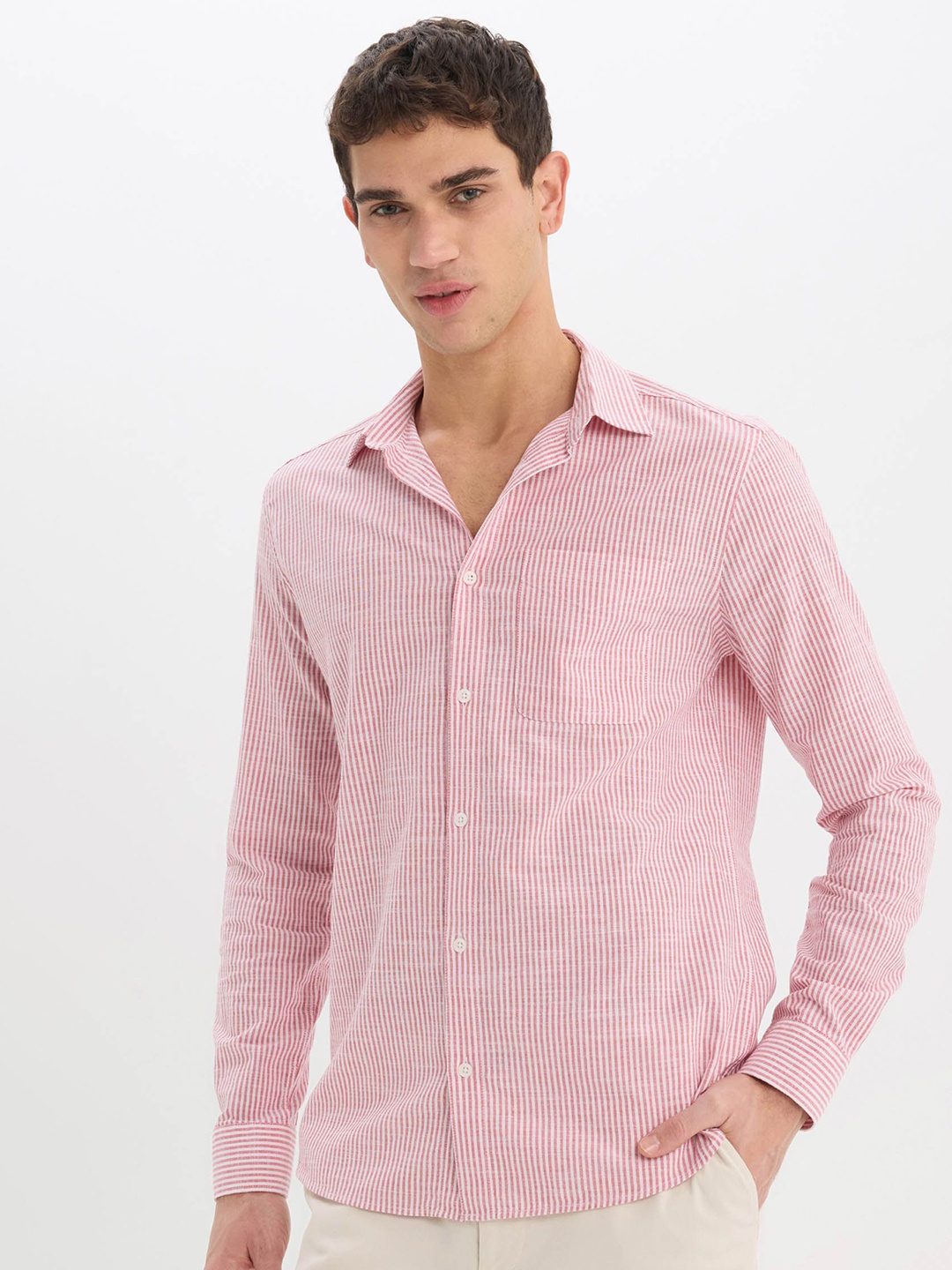 

DeFacto Men Spread Collar Vertical Striped Cotton Casual Shirt, Pink