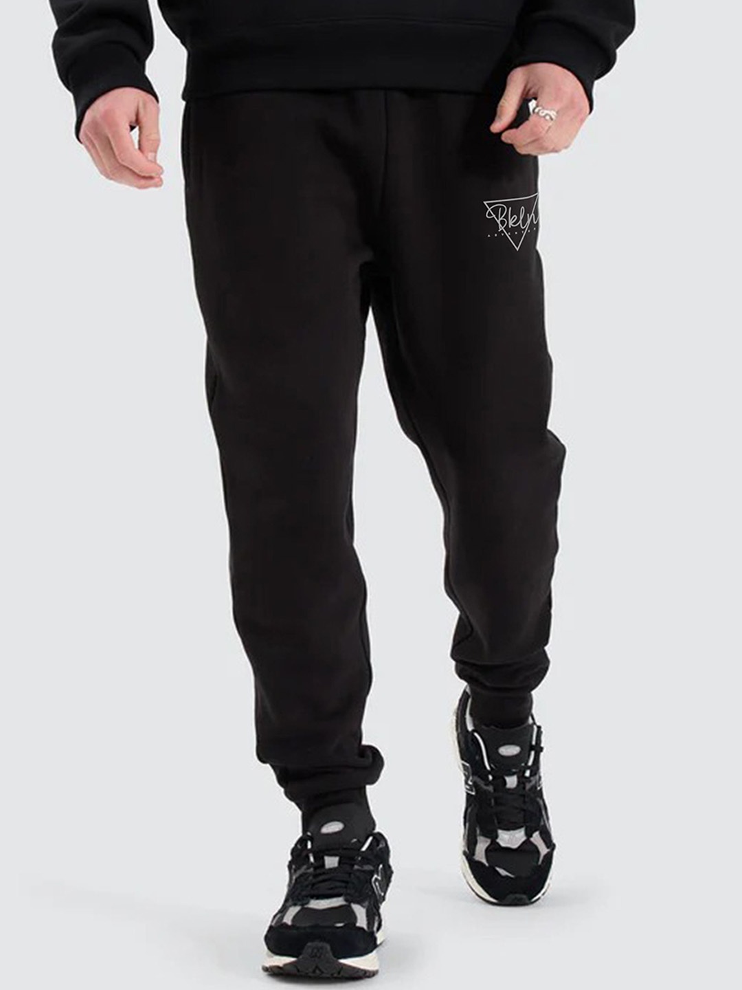 

Moda Rapido Printed Regular Fit Mid-Rise Joggers, Black