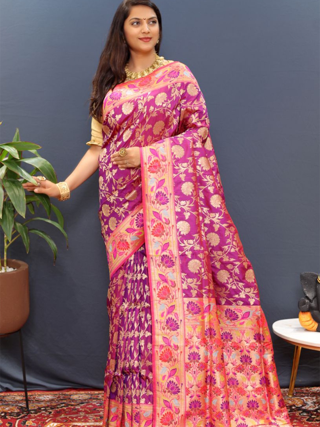 

amirat Woven Design Zari Pure Silk Banarasi Saree, Purple