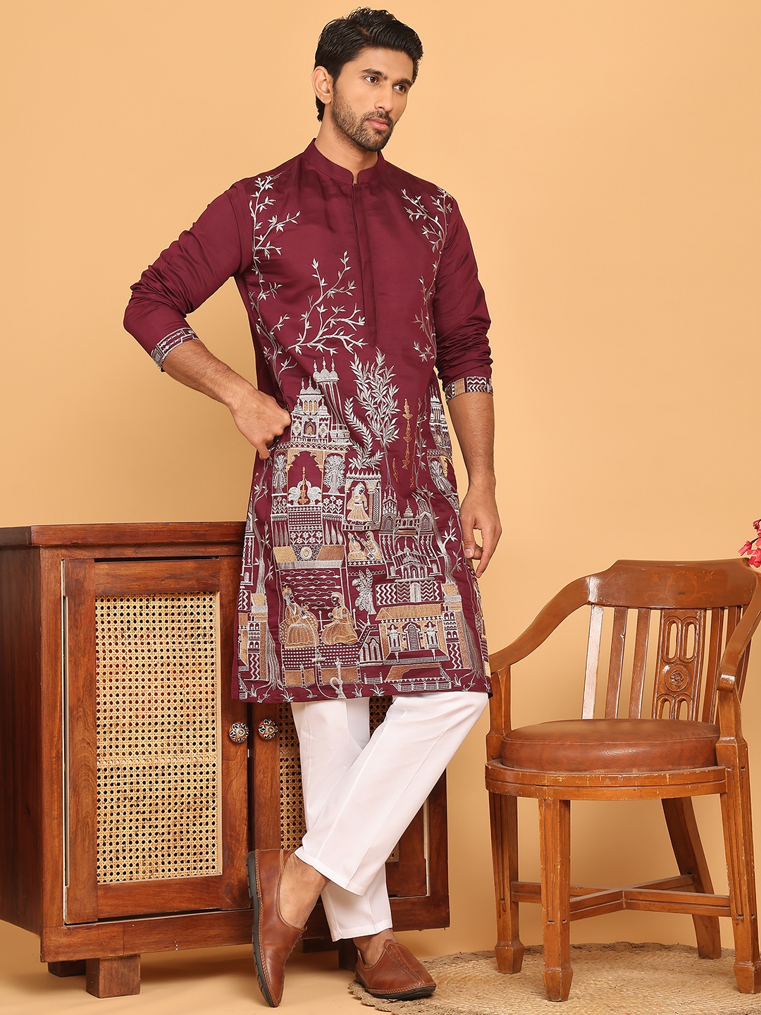 

Jompers Ethnic Motifs Embroidered Mandarin Collar Straight Kurta With Pyjamas, Maroon