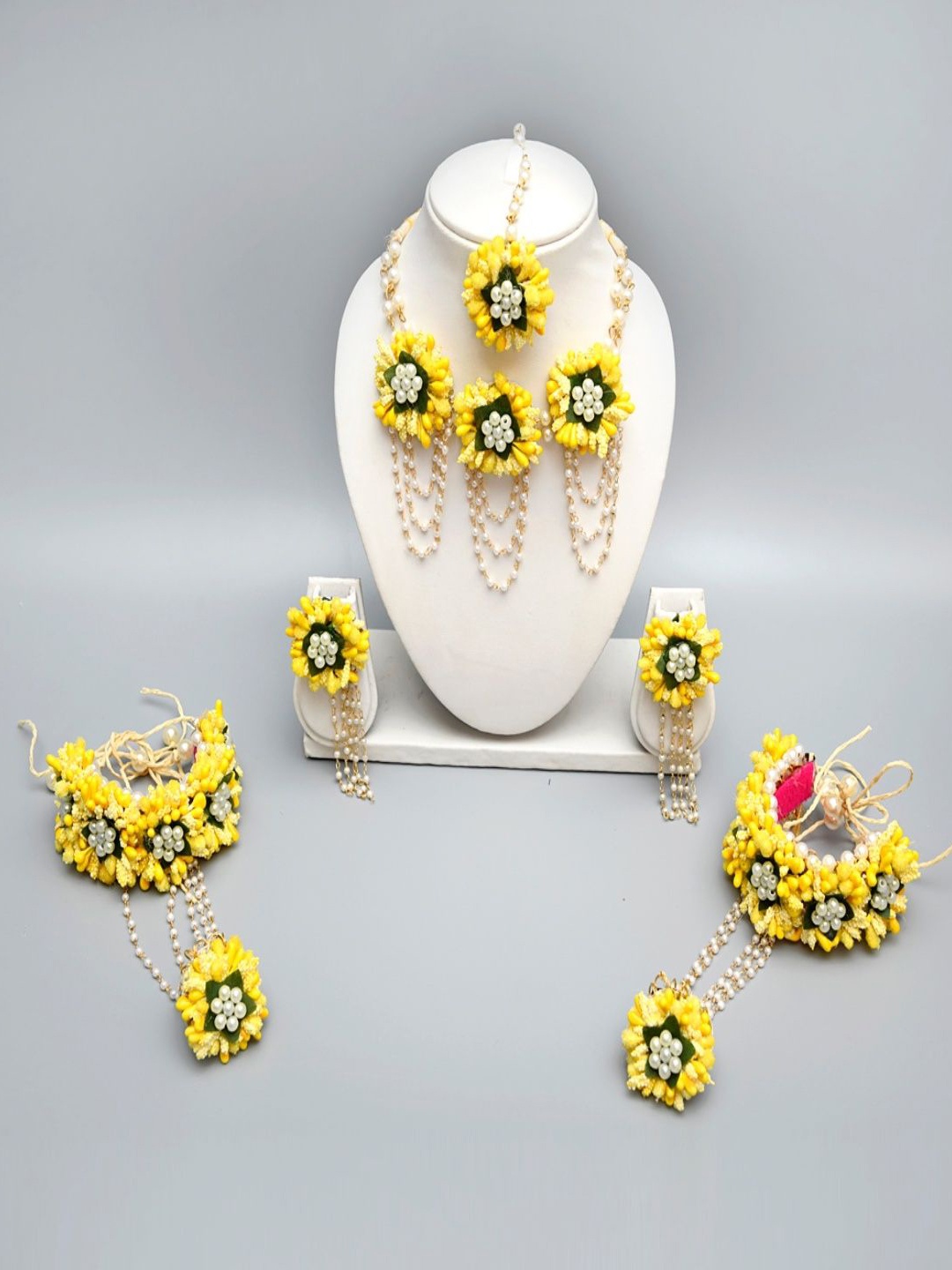 

Flosaira Beaded Floral Jewellery Set, Gold