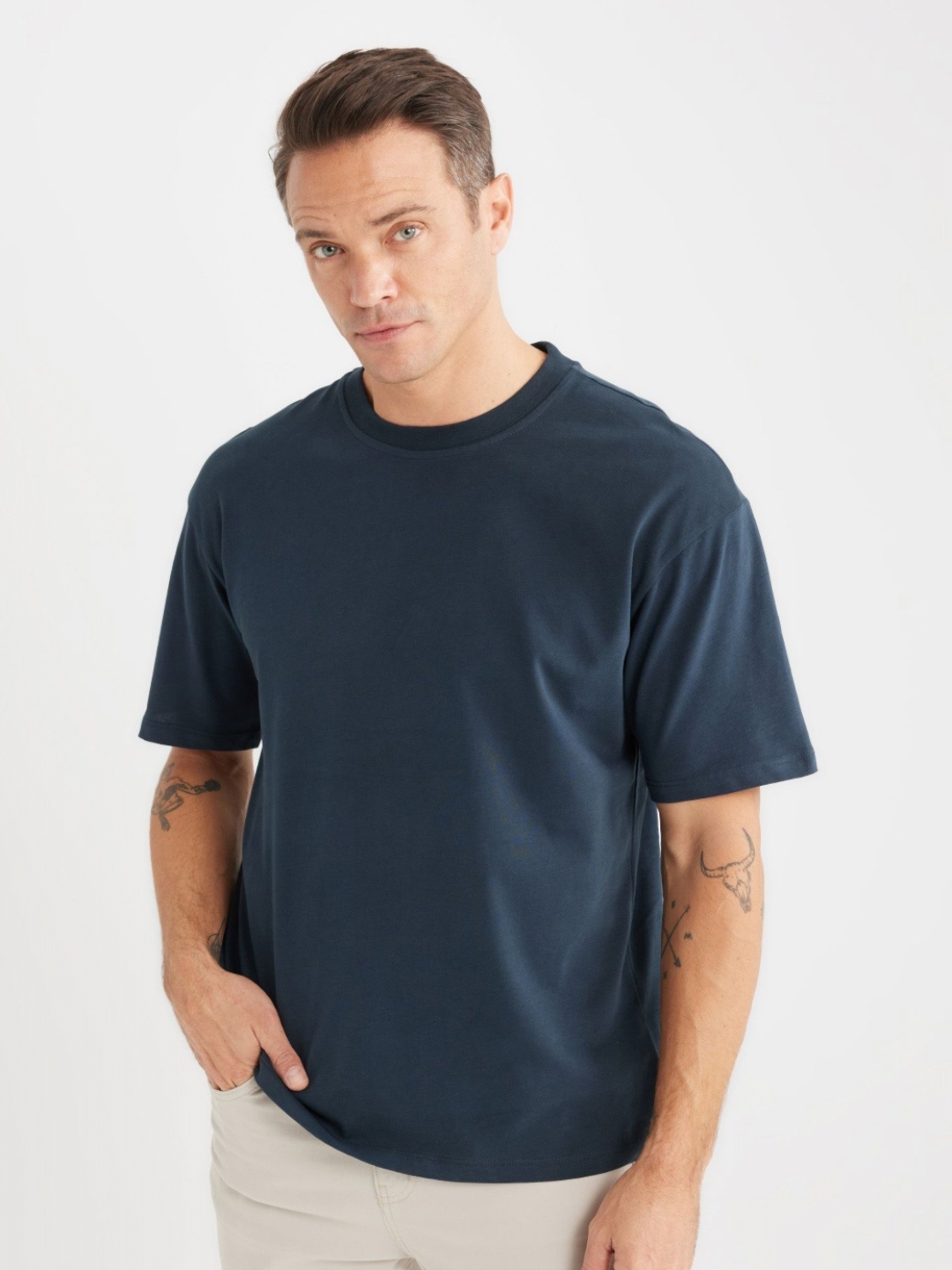 

DeFacto Men Solid Round Neck Cotton T-shirt, Navy blue