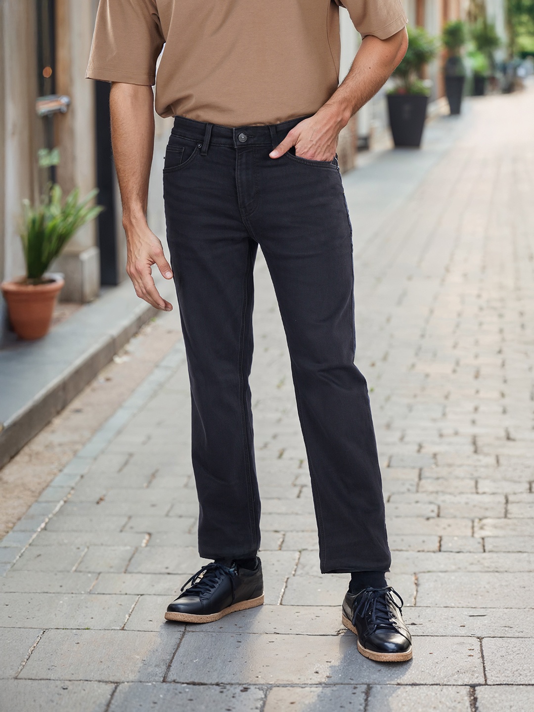 

Celio Men Jean Fit Mid-Rise Jeans, Black