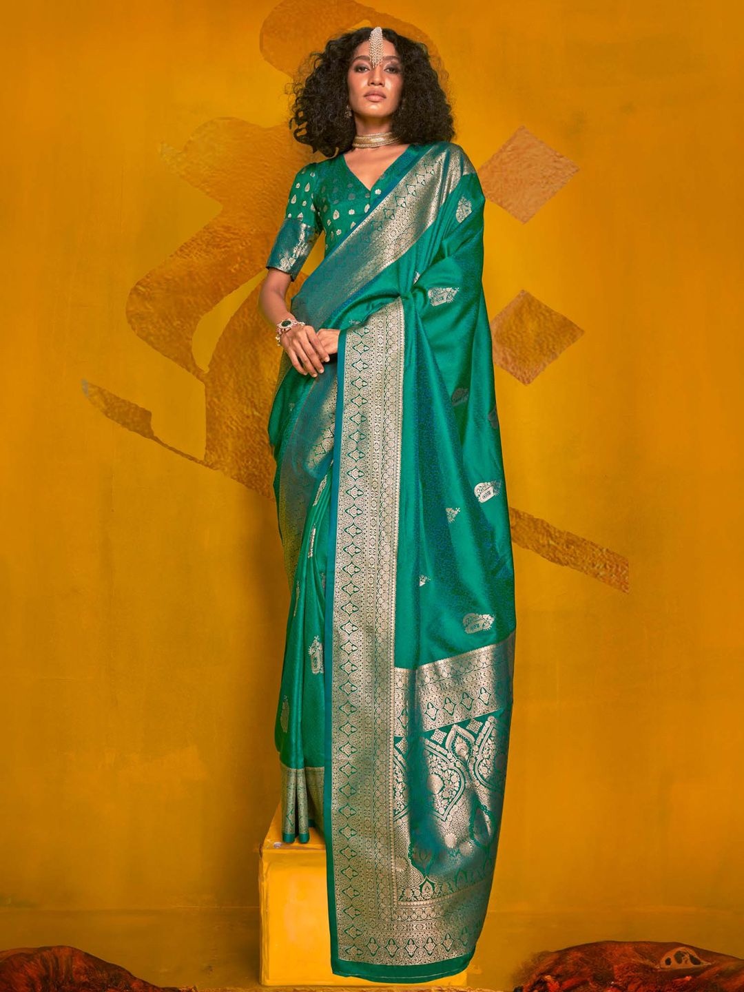 

Mitera Woven Design Zari Silk Blend Banarasi Saree, Green