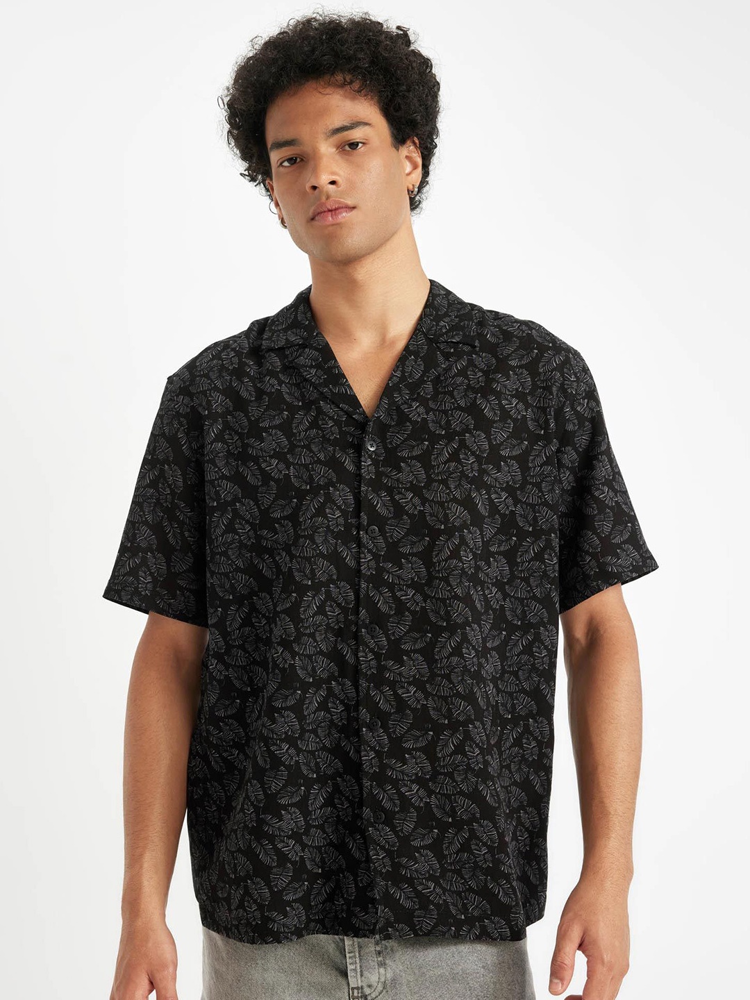 

DeFacto Men Cuban Collar Floral Printed Casual Shirt, Black