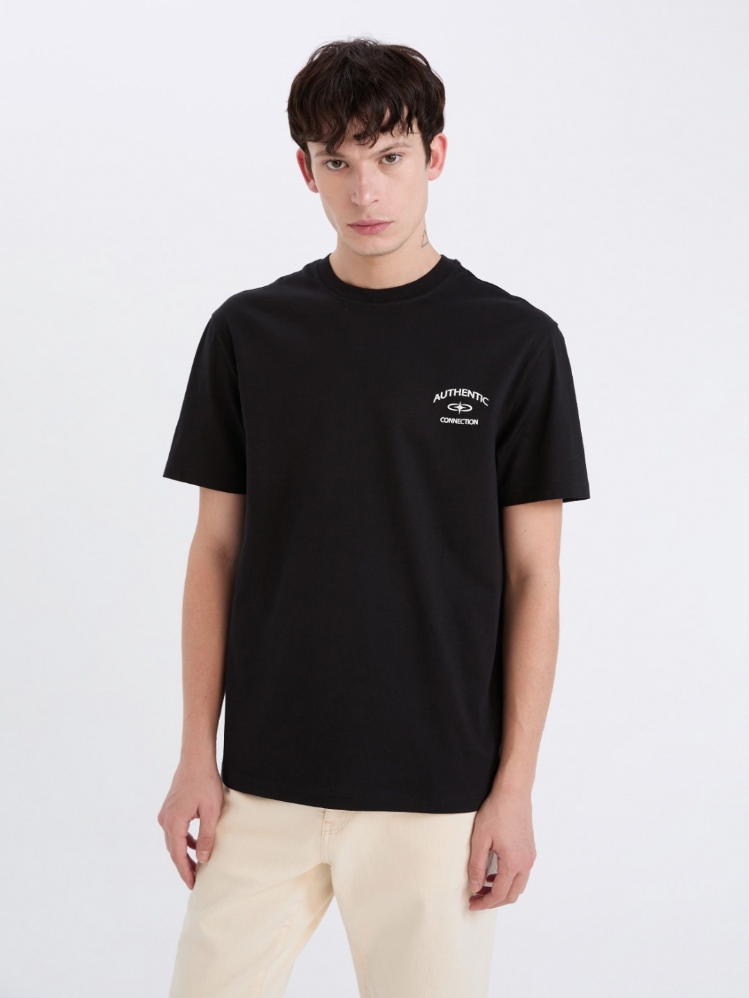

DeFacto Men Solid Round Neck Cotton T-shirt, Black
