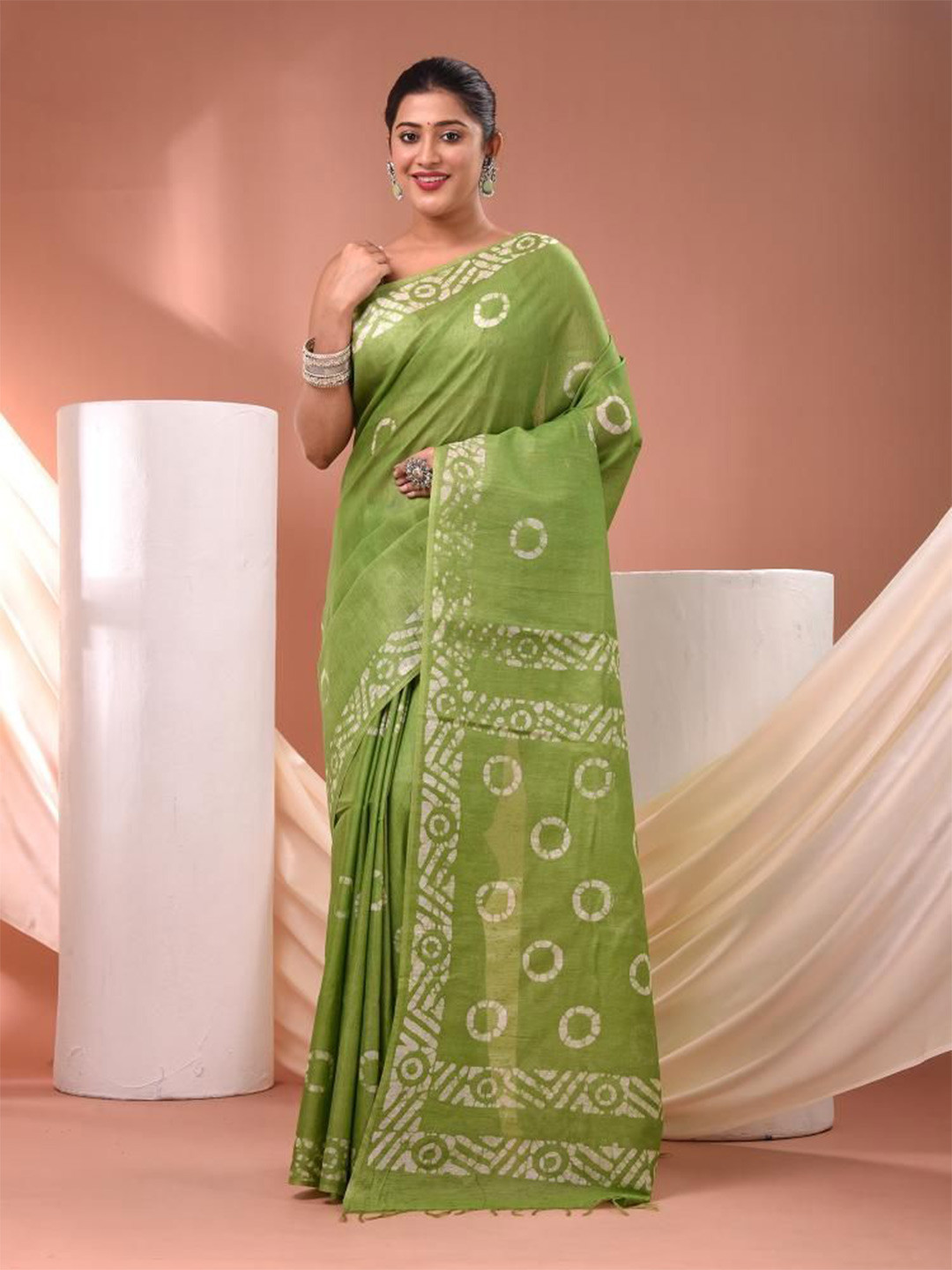 

VIBHAVARI Batik Printed Bhagalpuri Saree, Green