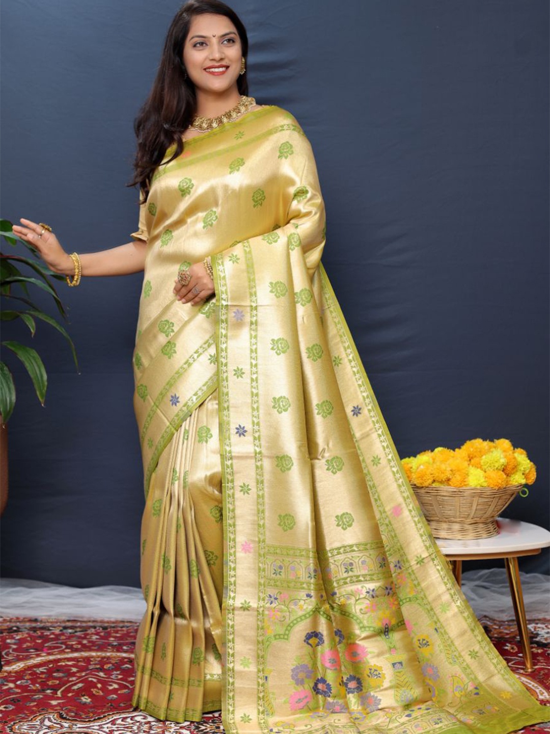 

amirat Woven Design Zari Pure Silk Banarasi Saree, Gold