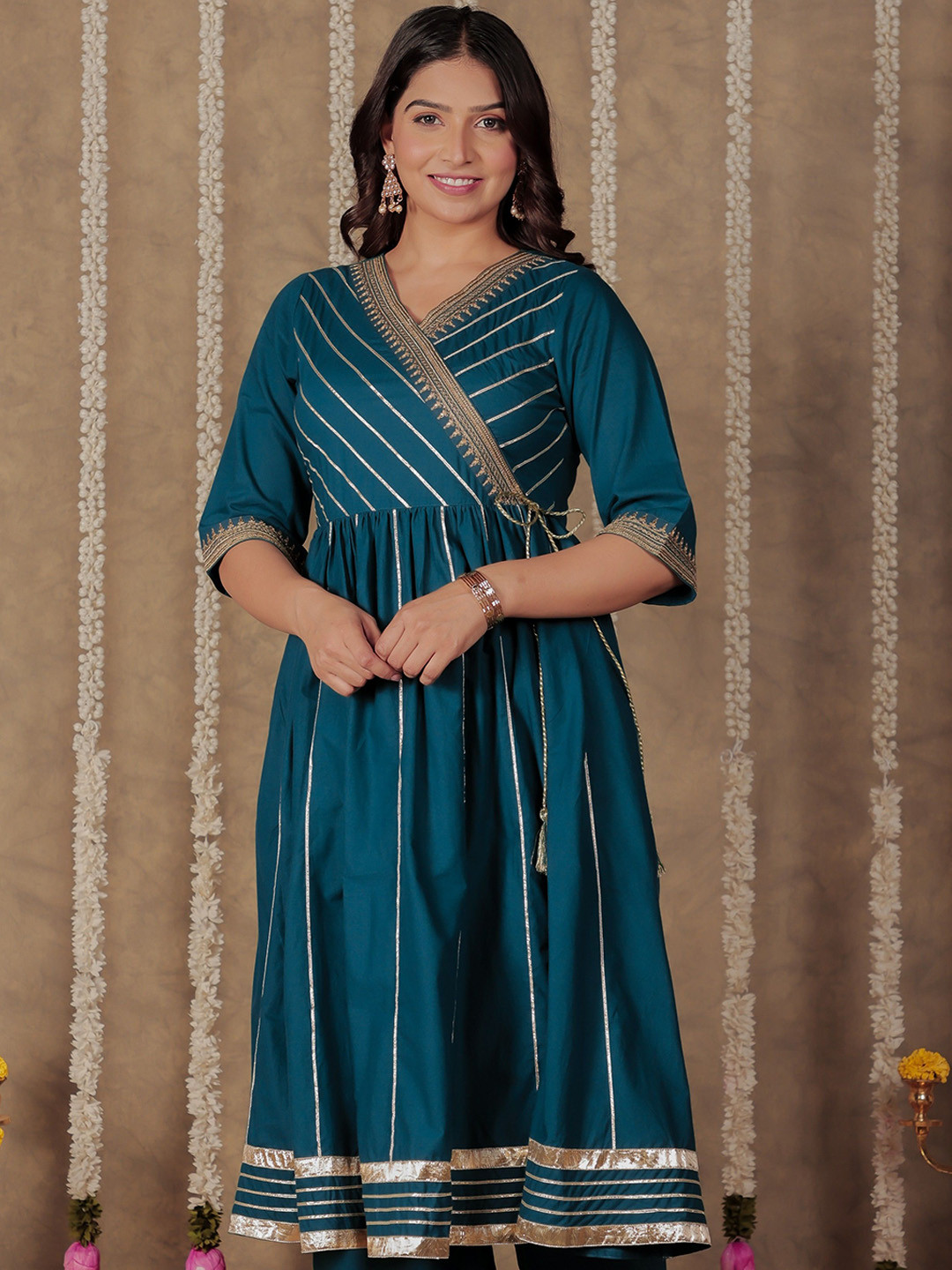 

Aramya Floral Embroidered Zari Work V-Neck Pure Cotton Angrakha Kurta, Green
