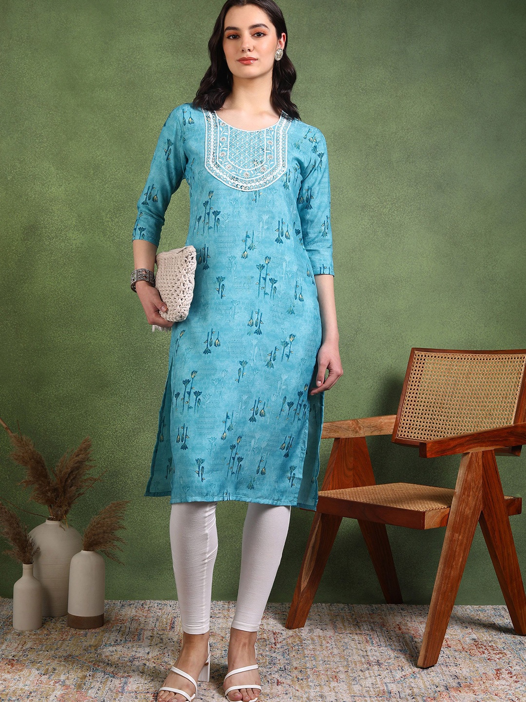 

DSK STUDIO Women Floral Printed Thread Work Crepe Kurta, Turquoise blue