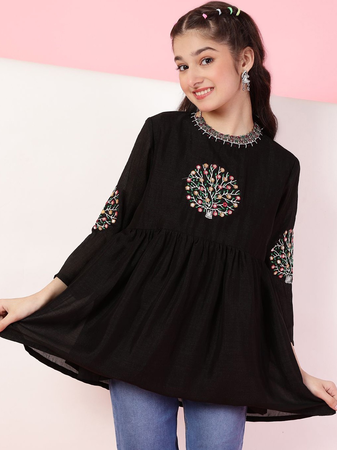 

Ishti Girls Embroidered Regular Top, Black