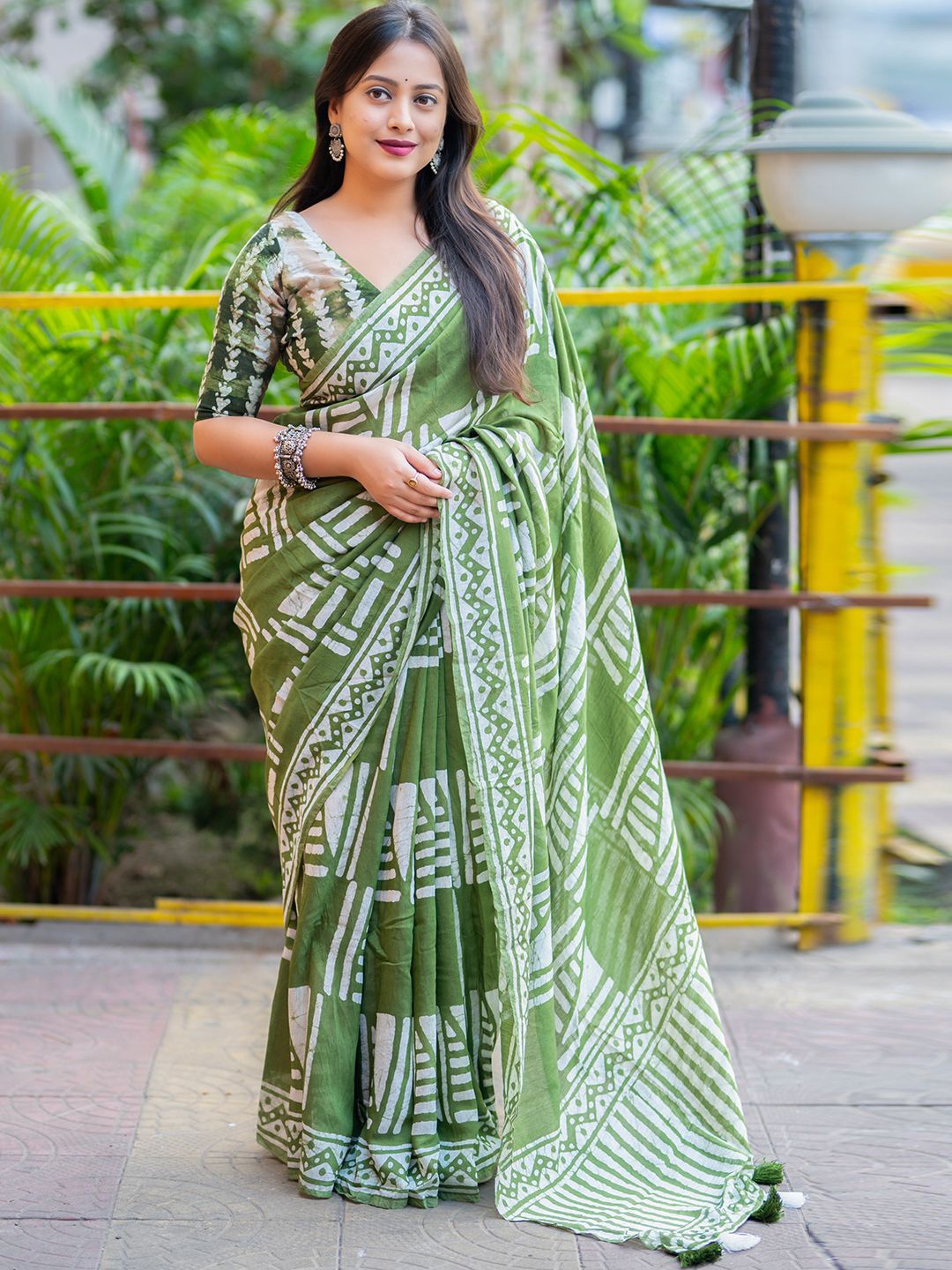 

LeeliPeeri Designer Batik Printed Chanderi Saree, Green