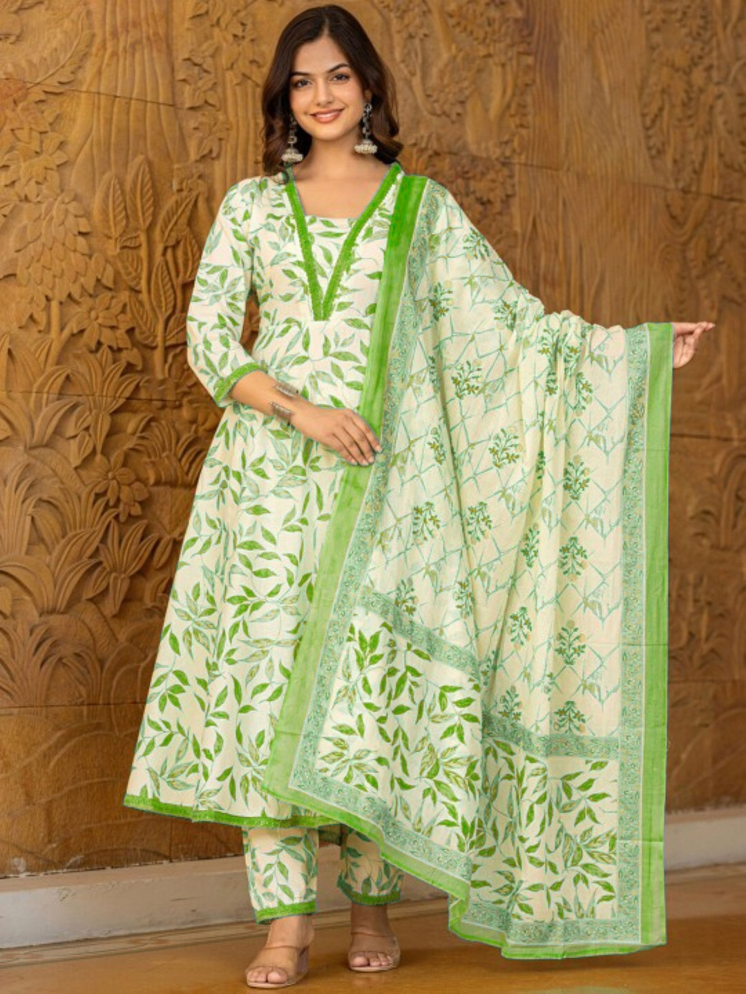 

GEKHA Floral Printed V-Neck Pure Cotton Anarkali Kurta With Trousers And Dupatta, White