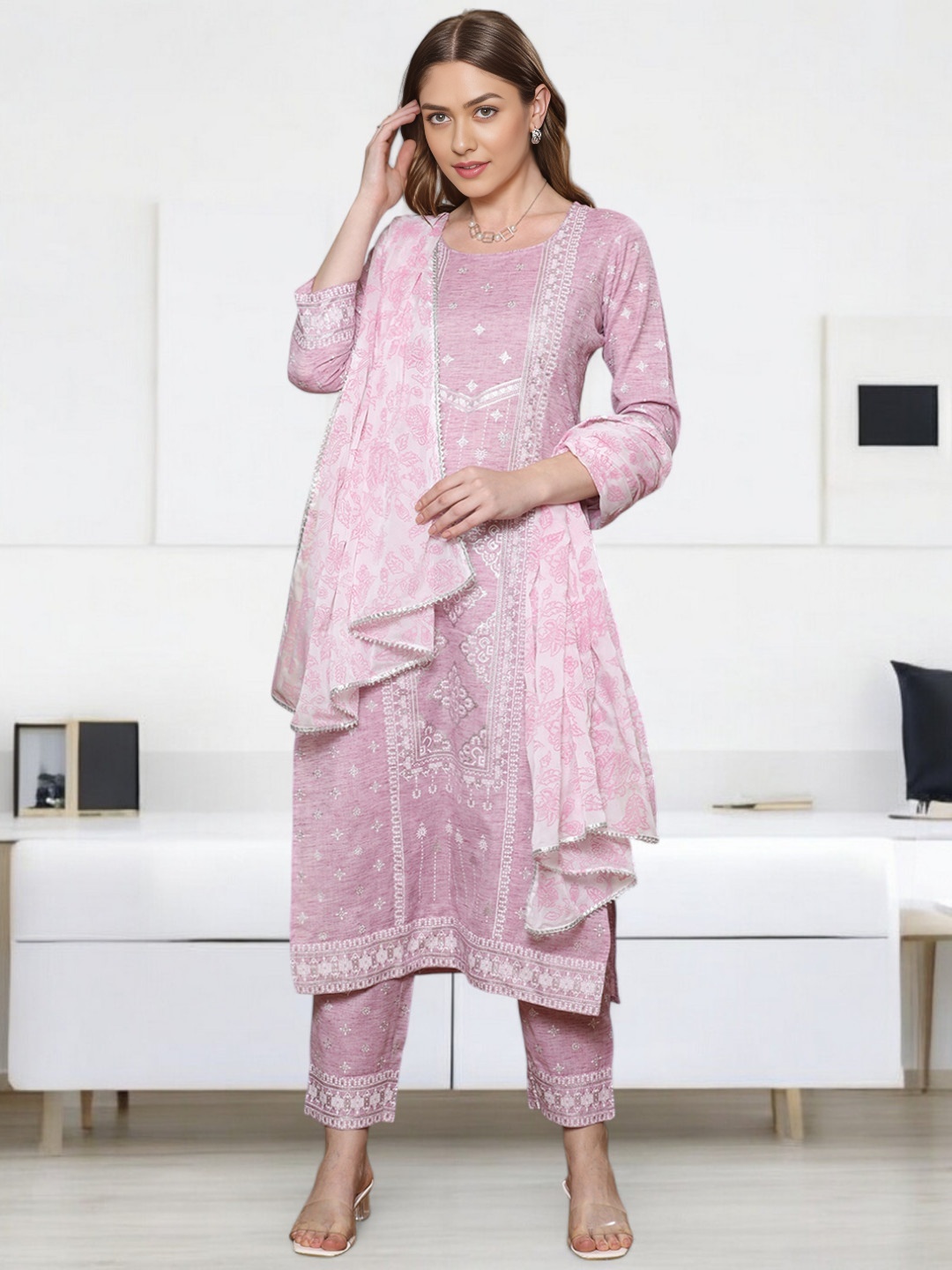 

Jeff co-op Floral Printed Round Neck Kurta With Trousers & Dupatta, Lavender