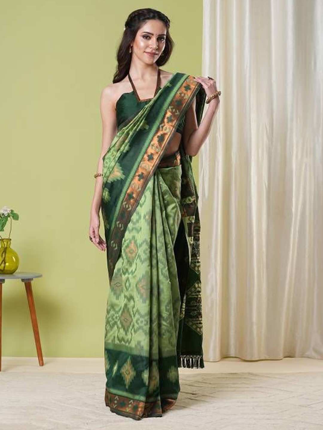 

HI FI NX Ethnic Motifs Woven Design Zari Banarasi Saree, Green