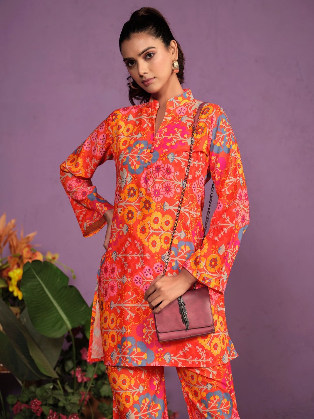

DIVASTRI Floral Printed Mandarin Collar Straight Kurta With Trousers, Red