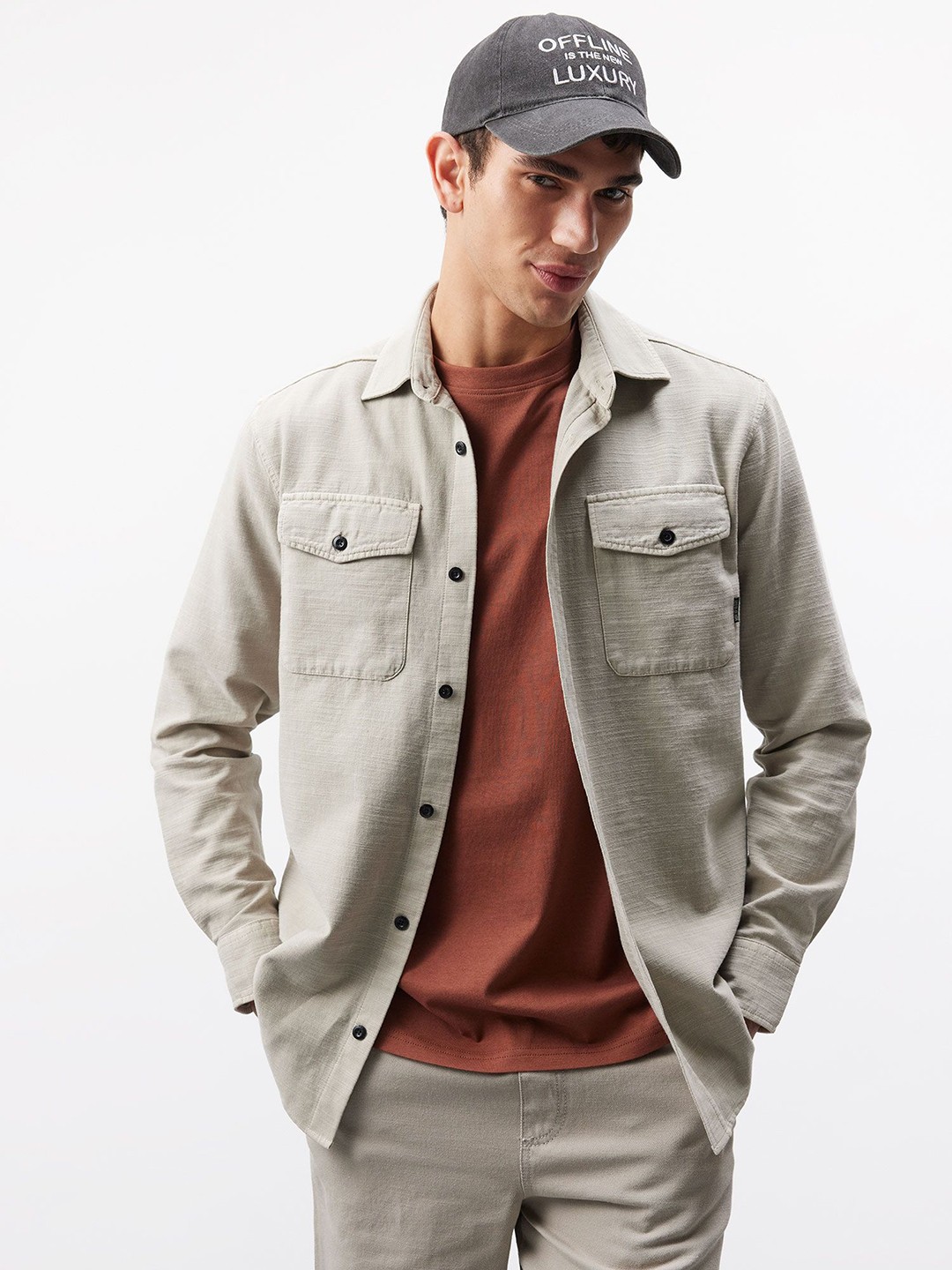 

DeFacto Men Spread Collar Solid Cotton Casual Shirt, Grey