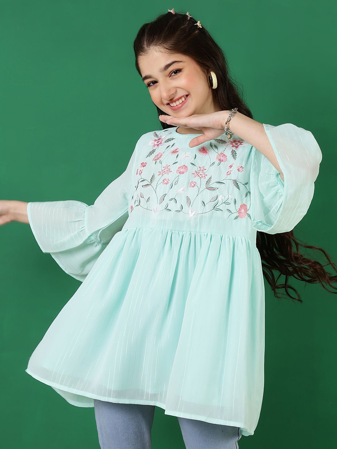 

Ishti Girls Floral Embroidered Georgette Top, Green
