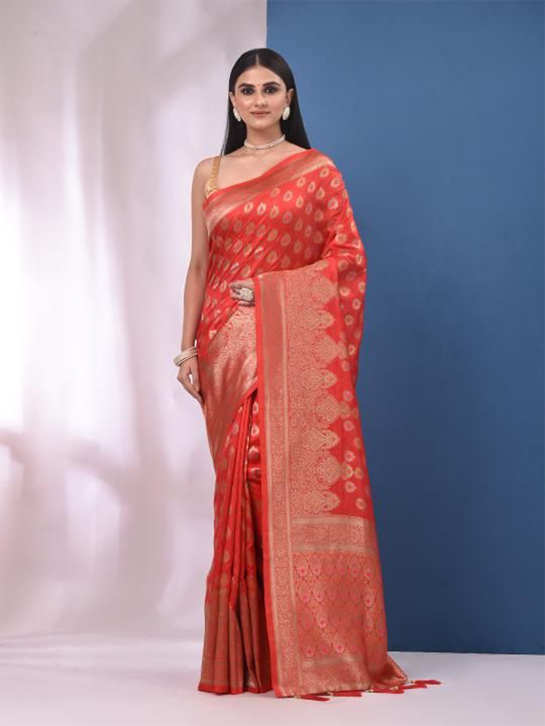 

VIBHAVARI Floral Zari Silk Blend Saree, Peach