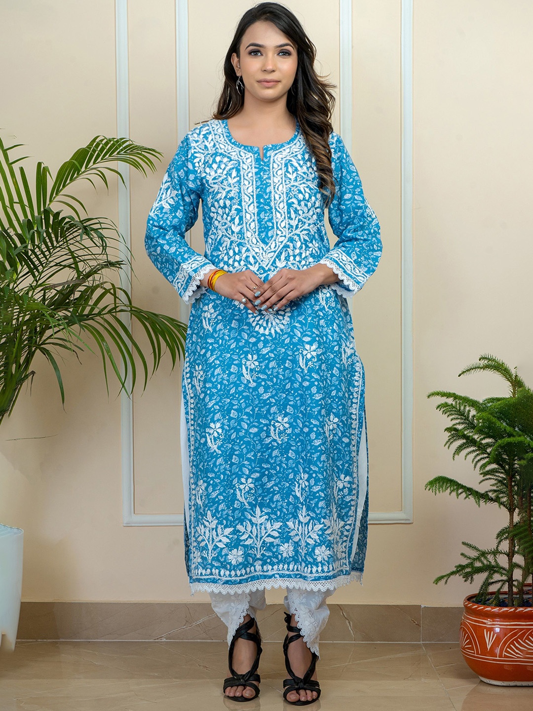 

ADR CHIKAN Floral Embroidered Notch Neck Mulmul Cotton Straight Kurta, Blue