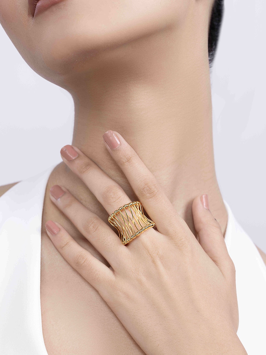 

KAORI BY SHREYA AGARWAL Gold Plated Cage Gold Textured Finger Ring